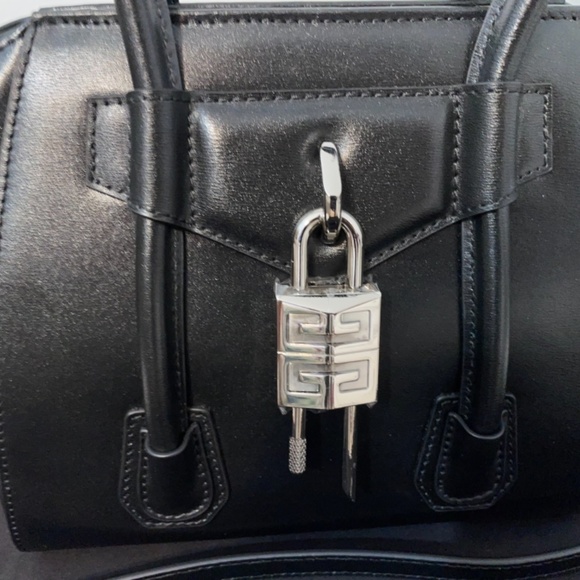 GIVENCHY MINI ANTIGONA LOCK BAG 2021 - Picture 4 of 12